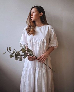 Feeling 1800s today in @vocadue Rose Dress in White.
.
.
.
.
.
.
#ClozetteID #ootd #outfitoftheday #outfitinspiration #outfitinspo #lookbook #lookbookindonesia #fashionista #dress #OutfitOfTheDay #endorsement #vintage #endorseindo #endorse #indo #fashioblogger