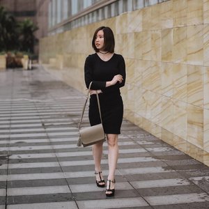 Monochrome never fail. Dressed up in @kromcollective everyday bodycon dress and just grab @herupa.co Bevy Bag in Taupe to pair. Actually big enough to hold all your stuff including my camera. Love the dress, love the bag, love everything ❤
.
.
.
.
.
.
#fashionista #fashion #photooftheday #style #instagood #girl #like #follow #photography #lookbook #lookbooklookbook #outfitoftheday #ootd #photo #outfitideas #styleblogger #picoftheday #clozetteid