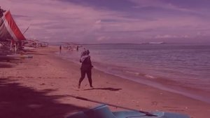 #TravellingHalal day 3 goes to Senggigi Beach. Lari-lari cantik di pantai, mainan air, dan hepi banget!

Oiya, Senggigi ini punya karakter yg unik lho. Pasirnya dua warna. Yg pertama hitam dan di bagian lain putih ke pink-pink an. Cantik banget! Sampai berdecak kagum sambil Masya Alloh-in mulu. 😁

@rwebhinda 
#TravellingHalal
#RweTravelDiary
#RwePiknikLombok
#HalalTravelLombok
#ClozetteId
#clozette
#travel
#beachlife
#beach
#explorelombok