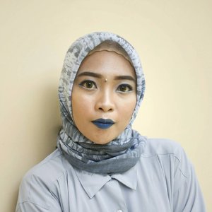 I am a queen of blue 💙💙💙 Hasil me time hari ini. Makeup serba biru. Ini Agenda setiap weekend adalah minta @dhimas_lh motretin hasil makeup 😂😂 #ErnysJournalMakeup
#ErnysJournalDaily
#ClozetteID
#MakeupAddict 
#BeautyBloggerIndonesia 
#JogjaBloggirls 
#Indobeautygram 
#IndonesianBeautyBlogger