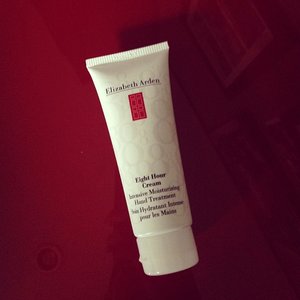 Elizabeth Arden 8 hour cream, for when you'll be doing dishes a lot  #skincare #fashionesedaily