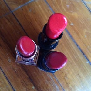 I love blue tone red. Although #MAC #RussianRed is the ultimate blue tone red but it's very drying on my lips that I never actually owned one. These three are my favourite.

#makeup #makeupaddict #lipstick #redlipstick #fdbeauty #clozetteid