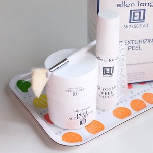 Here's something new in my kit. At home peeling kit from @ellenlange for a serious exfoliating action. Not for everyday use and definitely with serious caution and care. 
#recentpurchase #fdbeauty #clozetteid #ellenlange #beauty #skincare #skincarearsenal #deszellskincarearsenal #acidtoner #peelingkit #skincareblogger #beautyblogger #beautybloggers #beautycommunity #bblogger #bbloggers