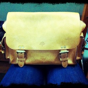 #Burberry #bag - dibawain @ayu_ken sekitar 5 tahun yang lalu :) #fashionesedaily