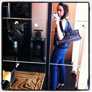 [archive] J Brand jeans, top with cut out arms and Hermes Kelly Shoulder in chocolate clemence