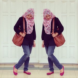 Besok libur! Yay! 💃💃 #todaysoutfit #hijabstyle #hijabhigh #photooftheday #jeans #hnm #hnmbag #payless #instacool