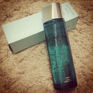 have been eyeing this tosca bottle for a while, now its about time to put this into my skincare regime #menard #beauness #toner
