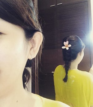 Holiday hair 🌺
.
.
.

#happysunday #flower #poshplushtravel #bali #clozetteid #braids