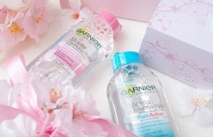As promised, here is the review of Garnier Micellar Cleansing Water! Read why I love it on my blog now (link in bio).
One of the many things that is in my holiday beauty bag 😄
#beauty #igbeauty #igmakeup #makeup #instamakeup #makeupjunkie #beautyjunkie #makeupflatlay #flatlay #beautyblogger #indonesianbeautyblogger #beautybloggerid #clozetteid #bloggerceria #instadaily #bestoftheday