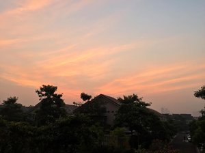Marble sky!
It's Friyayyyy!!
Have a good day everybody 😘
.
.
.
#morningsky #goodmorning #instanature #instadaily #iphoneography #clozetteid