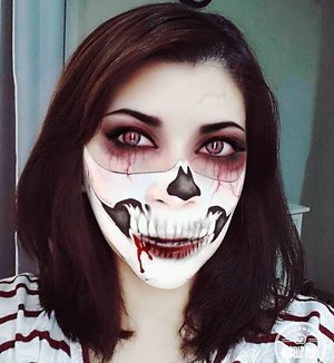 No time to do halloween makeup this year..so I supposed using @makeupplus_id filter should do. I layered 3 filters to get this look.Happy halloween folks!! 🎃🎃🎃#happyhalloween #makeupplus #halloweenmakeup #scary #clozetteid
