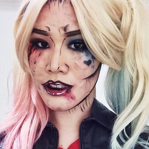 Pop art makeup look for Harley Quinn, based on this talented artist @jordanhanz. Thankyou so much, youre such an inspirational person too 💕 using @mizzucosmetics Smart liner to draw the thick black lines 💖