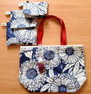 My first Mytulisan collection, Siesta tote in Blue note with its pouches 