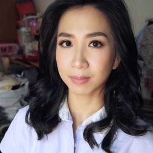 Soft glowing makeup with #nofoundation - by request - for Ce @linndakartika 
Makeup by @shelleymuc 
HairDo by @fedorahairandmore - @athaaqilla 
#makeup #beauty #shelleymuc #surabaya #makeupartist #mua #shelleymakeupcreation #beforeafter #clozetteID #makeover #muasurabaya #muaindonesia #hairdo #soft #softmakeup #beautifulgirl #softsmokey #nudemakeup #glowingskin #surabayamakeupartist #makeupartistsurabaya