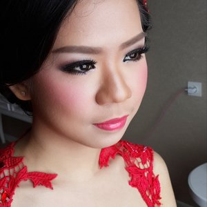 Engagement makeup for @belindaagustin 
HairDo by @inn_hairstylist 
#makeup #beauty #shelleymuc #surabaya #makeupartist #mua #shelleymakeupcreation #beforeafter #clozetteID #makeover #muasurabaya #muaindonesia