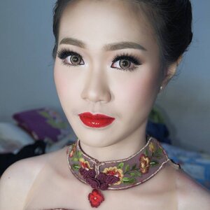 Engagement Makeup for @evelyn_larisa 
Makeup by @shelleymuc 
HairDo by @nandazaenal 
#makeup #beauty #shelleymuc #surabaya #makeupartist #mua #shelleymakeupcreation #beforeafter #clozetteID #makeover #muasurabaya #muaindonesia #hairdo #soft #softmakeup #beautifulgirl #softsmokey #glammakeup #glamourmakeup #makeupartistsurabaya #surabayamakeupartist #correctivemakeup
