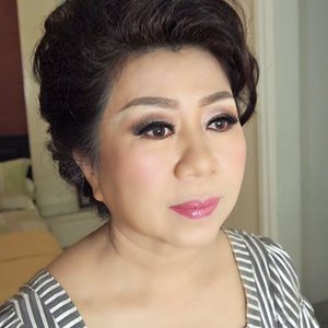 Makeup and HairDo for groom's mom

By @shelleymuc 
#makeup #beauty #shelleymuc #surabaya #makeupartist #mua #shelleymakeupcreation #beforeafter #clozetteID #makeover #muasurabaya #muaindonesia #hairdo #soft #softmakeup #maturemakeup #glam #glammakeup #glamourmakeup #makeupartistsurabaya #surabayamakeupartist