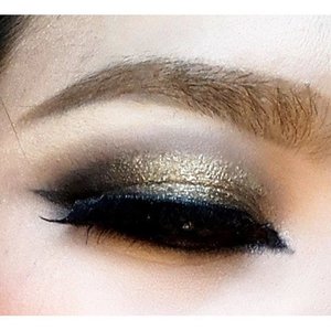 Details 
#makeup #beauty #shelleymuc #surabaya #makeupartist #mua #shelleymakeupcreation #beforeafter #clozetteID #makeover #muasurabaya #muaindonesia #gothic #glam #glitter #eyeshadow
