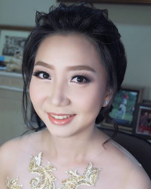 Soft simple makeup with messy updo by request 
Makeup by @shelleymuc 
HairDo by @wendywidiarusso 
#makeup #beauty #shelleymuc #surabaya #makeupartist #mua #shelleymakeupcreation #beforeafter #clozetteID #makeover #muasurabaya #muaindonesia #hairdo #soft #softmakeup #beautifulgirl #softsmokey #glammakeup #glamourmakeup #makeupartistsurabaya #surabayamakeupartist #correctivemakeup