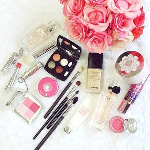🌹
#fd8yearsofbeauty #fdbeauty #clozetteid #clozette #pinkcollection #pink #roses #makeup #makeupmadness #makeupaddict #makeupheaven #makeuphoarder #makeupmania