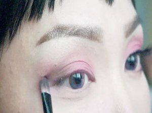 pink sakura makeup eye steps.
it's easy and quick, but wait. come to think of it my eye makeups are always easy and quick lol 😂
•
•
•
•
•
•
•
•
•
•
#clozetteid #motd #potd #makeupjunkie #makeupaddict #makeuplover #momblogger #momblog #wakeupandmakeup #ilovemakeup #indobeautygram #indonesianbeautyblogger #beautybloggerindonesia #beautyblogger #makeuplook #mommyblogger #makeuptalk #powerofmakeup #ビューティー #春メイク #화장품 #메이크업 #コスメ #メイク動画 #アイメイク #プチプラ #메이크업 #인스타뷰티 #fotd #ivgbeauty #beautybloggerid