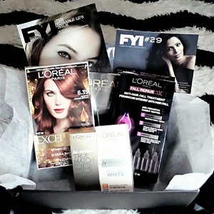 Unboxing L'Oreal Paris September & October Beauty Box:
http://www.carrynapratiwi.com/2014/10/unboxing-loreal-paris-beauty-box.html 😘 #365photosdiary #day300 #blog #blogger #lorealparis #beauty #beautybox #clozette #clozetteid #linecamera