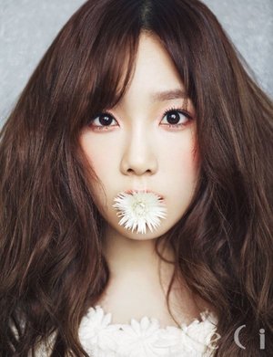 Nude Makeup for SNSD Tae Yeon's Ceci Magz Korea Photoshoot