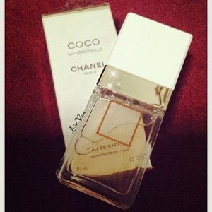 Little spritz of Chanel Coco Mademoiselle to boost my mood... My fave perfume.. #chanel #cocomademoiselle #perfume #scent #favourite #hgitems