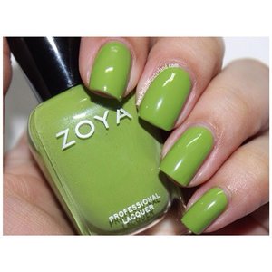 On the blog : @zoyanailpolish Tilda. 
I love this color so much! That perfect green, it's bright but not neon bright. 
#notd #zoyapolish #swatch #greenpolish #zoyatilda #nail #nailoftheday #nailinstagram #kuteksjunjies #nailpolish #nailaddict #fdbeauty #clozetteid #bblogger #nailblogger #polishwonderland