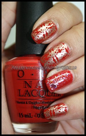 Red nails + Gold stamp