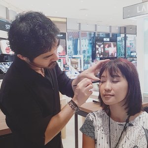 Kemarin di acara opening @threeindonesia yg ada di Neo Soho didandanin sama Mr Yuta Sato (Japanese make up artist!)
He knows that what the perfect make up for me, yes it was natural and I love it!
😍😍😍😍
#THREEcosmetics #cosmetic #Blogger #BeautyGalerie #THREEAtCentral #clozetteID