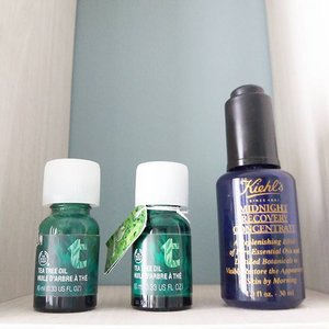 Me and hubby's fave oils.  @thebodyshopindo tea tree oil for his acne (i think he started to use it over than 5 years ago) and @kiehlsid MRC for my dehidrated skin. #clozetteid #beauty #faceoils #kiehls #tbs #skincare #holygrail