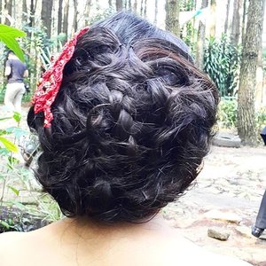 Today's prewedding hairdo by me 😉
Njelimettt 😂 .
.
.
.
.
#makeup #hairdo #updo #braided #braid #braidedupdo #weddinghairdo #prewedding #preweddingjakarta #wedding #bride #hair #hairstyle #clozette #clozetteid #mua #muajakarta #muakelapagading #muabekasi #makeupartist #hairstylist #beauty #beautyblogger #youtuber #beautyguru #beautyvlogger #indonesiabeautyblogger #indonesiabeautyvlogger #like #likeforlike