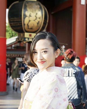 Ohayo 
Finally got a chance to wear kimono when watching sanja matsuri at asakusa .
.
.
.
.
.

#muktilimtravelling #kimono #holiday #travel #vacation #japan #vsco #vscocam #fashion
 #fashionblog #outlookoftheday #potd #picoftheday #outfit #instadaily #travelling #liburan #trip #blogger #beautybloggerindonesia #bloggerlife #clozette #clozetter #clozetteid #jalanjalan #fashionblog #likeforlike #like #like4like