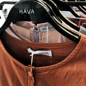 Koleksi busana yang ditampilkan pada #SaptoforHAVA tadi beragam jenisnya. Ada blus, tunik, celana, dress juga outer. .
.
.
#ClozetteID #SaptoForHava #HavaIndonesia #ClozetteIDxHava #modestwear #moslem #fashion
