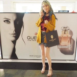 My OOTD for Mon Guerlain Perfume event that day at Plaza Senayan, still cannot move on from the freshness and elegant fragrance.. Click on the picture for detail.. .
.
Actually its a candid taken by bee..
.
.
.
.
.
.
.
.
.
.
#clozetteid #beauty #beautyblogger #indobeautygram #indobeautyblogger #indonesianyoutuber #instagood #makeuplover #fashiongram #youtuber #style #l4l #패션 #블로거 #스타일 #스트리트패션 #스타일링 #셀카 #셀카그램 #셀피 #셀피그램 #美 #化粧 #ブロガー #スタイル #可愛い #ootd #indofashionpeople