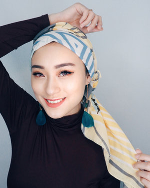 Makeup untuk lebaran sudah muncul lohh.. Kalian bisa liat tutorialnya di instagramku.. .
.
Pasmina : @fourisa_id (bahan yg ini gak licin jd lbh gampang buat hijab/ turban)
.
.
.
.
.
.
.
.
.
.
.
.
#lebaran #makeuplebaran #inspirasimakeup #idulfitri #BeBeautyMood #IndoBeautyGram #Clozetteid #IndoBeautyVlogger #TampilCantik #IVGBeauty #MOTD  #WakeUpandMakeUp #makeuppalette #ragamkecantikan #MakeUpLook #CharisCeleb  @indovidgram @powerofmakeup @urpu @bombtutorial @indobeautygram @tampilcantik @charis_official @bvlogger.id @makeup_up @ragam_kecantikan @powderroom.co.kr @hicharis_official @getthelookid #indobeautysquad