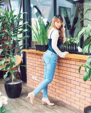 I want to die with my blue jeans on .. if you want to know what jeans i used, take a look at my previous photo.. Clue : tap the photo.. .
.
.
.
.
.
.
.
.
.
#jeans #confortable #bootie