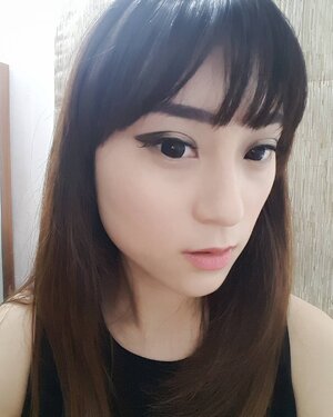 Playing with Morphe eyeshadow palette matte version... making no eyeliner eye makeup kinda fun 😄😄 but im not finish yet.. .
#morphe #morphebrushes #morpheeyeshadowpalette #eyeshadowpalette #palette #makeup #eyemakeup #eyes #clozetteid #selfie #riasanmata #mata #beautyblogger #bloggerindo #눈 #뷰티브로그 #뷰티 #유투브 #브로그 #뷰티스타그램 #눈그램