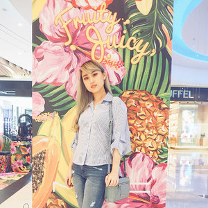Last event with @maccosmetics at @kotakasablanka for fruity juicy, the new product with cute colorful floral printed on their packaging.. They launch new Lipstick, eyeshadow palette, and lip gloss which i like the most from the range.. Go get them in all MAC Cosmetics store now.. .
.
.
.
.
#beautynesiamember #clozetteid #beautyblogger #fblogger #blogger #beauty #l4l #bblogger #styleblogger #ulzzang #fashionpeople #vscocam #beautyinfluencer #beautyenthusiast #youtuberindonesian #indonesianfemaleblogger #beautychannelid #ootd #makeupjunkie #블로거 #스트릿스타일 #샐가 #샐피 #패션모델 #뷰티 #bloggerceriaid #maccosmetics #mac