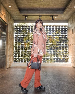 Wrap in orange.. Spot new trouser from @avgal_collection , love the soft and comfy fabric, sadly they just available in 1 size.. .
.
.
.
.
.
#Clozetteid #StyleBlogger #OOTD #POTD #FashionBlogger #StreetStyle #스트릿스타일 #스트릿록 #UrbanFashion #FashionVibes #GGRep #LookbookIndonesia @ootdindo @ootdmegazine @lookbook @lookbookindonesia #ilovemybody