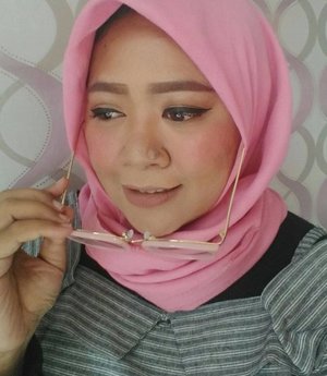 Piye se carane nulis caption petuah2 bijak yang semacam gak nyambung ama gambar ituh... ?? Aku tidak sekreatif itu pemirsaah.. 😂😂.... Makeup yang saya pakai di poto ini ada di post sebelum ini ya.. #makeup #makeupaddict #makeupjunkie #makeupobsessed #makeupporn #makeupcollection #instamakep #dailymakeup #makeuporganization #blogger #beautyblogger #indonesianbeautyblogger #beauty #instabeauty #blush #fdbeauty #highlighter #bronzer #lipstick #lipstickaddict #lotd #lipstickcollection #motd #makeupoftheday #fotd #makeuplook #makeuplover #makeupmafia #ilovemakeup #clozetteid