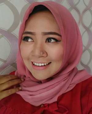 Happy fri-yay everyone, semacam kegirangan karena besok libur bareng si om.. 😂😂 #makeup #makeupaddict #makeupjunkie #makeupobsessed #makeupporn #makeupcollection #instamakep #dailymakeup #makeuporganization #blogger #beautyblogger #indonesianbeautyblogger #beauty #instabeauty #blush #fdbeauty #highlighter #bronzer #lipstick #lipstickaddict #lotd #lipstickcollection #motd #makeupoftheday #fotd #makeuplook #makeuplover #makeupmafia #ilovemakeup #clozetteid