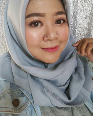 Nyobain complexion yang dewy2 gitu.. enggak cucok ternyata pemirsah.. 😂😂😂.. kelihatan dekiiiil malahan... #makeup #makeupaddict #makeupjunkie #makeupobsessed #makeupporn #makeupcollection #instamakep #dailymakeup #makeuporganization #blogger #beautyblogger #indonesianbeautyblogger #beauty #instabeauty #blush #fdbeauty #highlighter #bronzer #lipstick #lipstickaddict #lotd #lipstickcollection #motd #makeupoftheday #fotd #makeuplook #makeuplover #makeupmafia #ilovemakeup #clozetteid