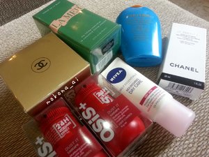 Chanel eyecream, La Mer eye serum, osis+ dust it, Nivea moisrurizer for dry skin, Shiseido sunscreen, Chanel sunscreen