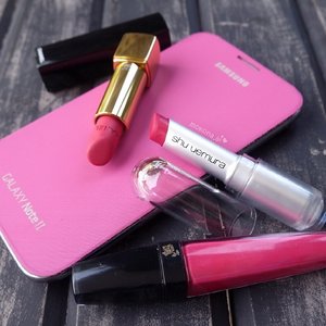「 Framboise 」💜My fave color recently, #fuchsia! 💜#Lancôme L'Absolu Velours 375 Velours de Framboise｜ #ShuUemura Rouge Unlimited Supreme Matte Lipstick M PK 376｜ #Chanel Rouge Allure Velvet 37 L'Exuberante｜along with my fave #samsung #galaxynote2 smartphone flip cover in fuchsia.#Lancome #framboise #beautyaddict #makeupjunkie #femaledaily #clozetteid #メイク #シュウウエムラ #ランコム #シャネル #フシア #サムスン #ギャラクシーノート2