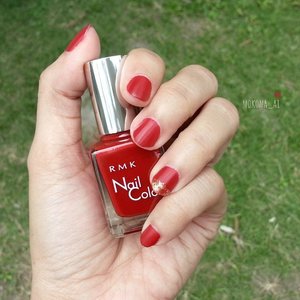 #RMK #nailcolor in EX-19 matte redIt's a deep matte blood red actually 💅 but turns into bright red under sunlight.Looove this red nail color~♥(´ε｀ )#アールエムケー #限定 #mattenailcolor #limitededition #swatches #fdbeauty #femaledaily #clozetteid #nailoftheday