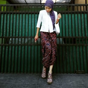 #DandanSenin edisi #lebaran #fashion #instafashion #fashionblogger #HitnRun #GoDiscover #fashionable #fashiondiaries #HOTD #clozetteid #hijab #hijabers #batik #kebaya #indonesiakaya #Indonesia