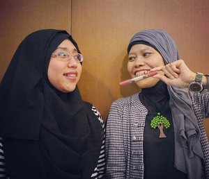 Different style and character won't make us apart. The key is how to compromise and understand each other. Knowing first by online, the engagement is getting tight more than dentist and patient. She chose matte and I am the glossy one. Brace and lipstick are companion for better smile 😊💄#MatteVSglossy #makeup #clozetteID #lipstick #friendship #HOTD