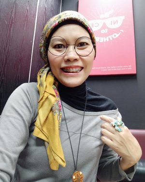 Just another selfie portrait taken on office hours at our fave spot: pantry.Like a melting pot, we meet, share meals and stories. Sometimes, playing board games or sing along...📷 @nalafolgore ..#instagood #instaselfie #clozetteid #HOTD #OOTD #fashionable #fashionableme #instafashion #hijabi #hijabstyle #streetstyle #nofilter #xiaomiphotography #latepost